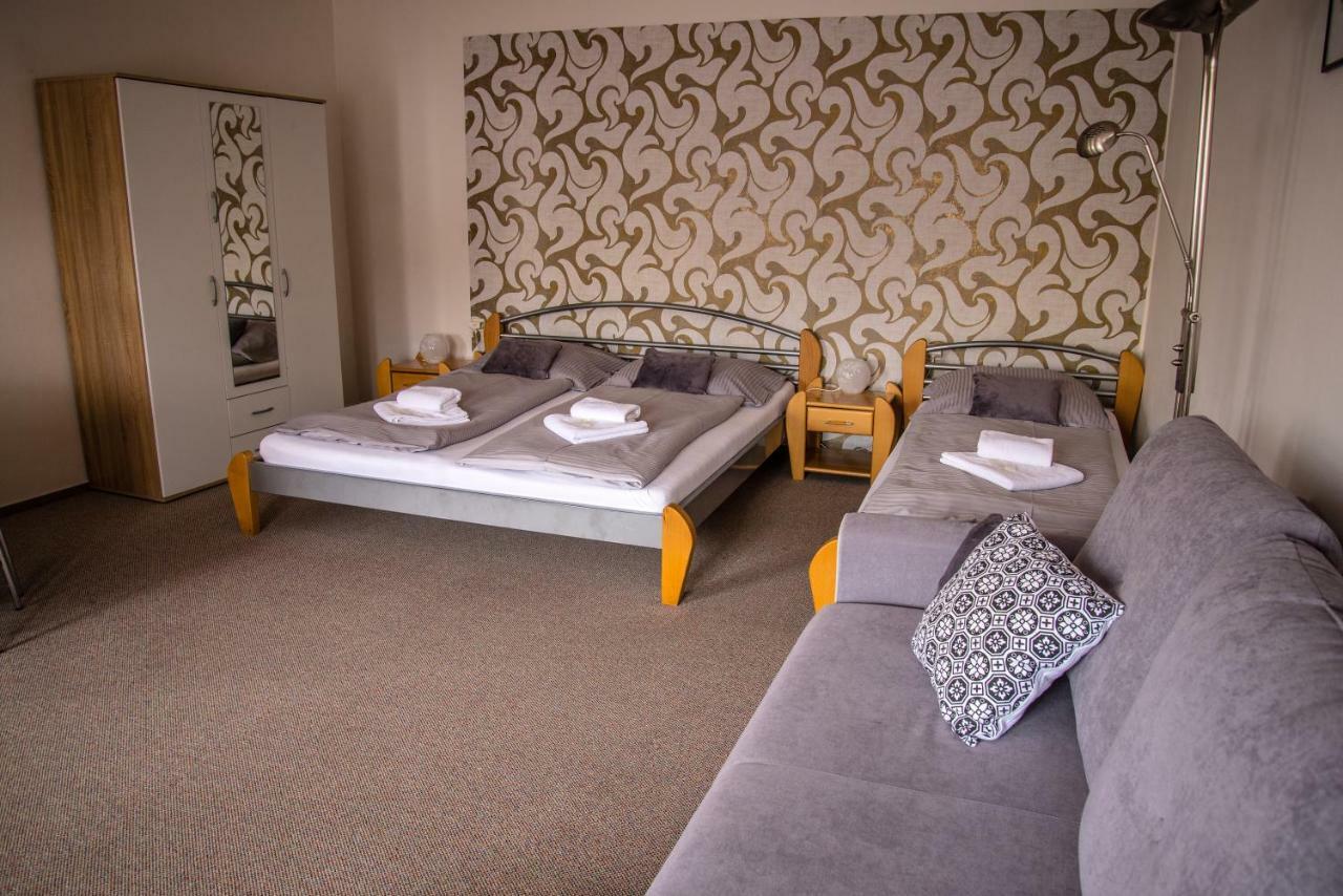 Hotel U Domu Sv. Vaclava Оломоуц Екстер'єр фото